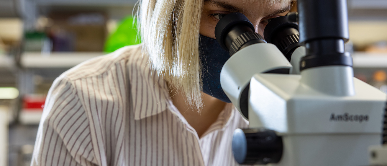 Aislinn Williams in lab